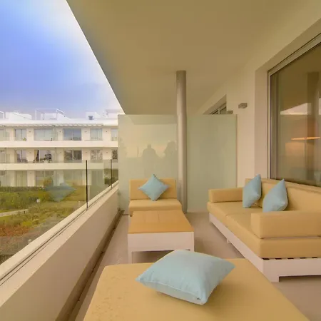 דירה Brand New In Belaire, Pools, Garden