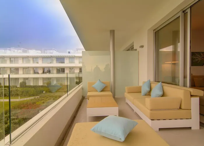 アパート Brand New In Belaire, Pools, Garden