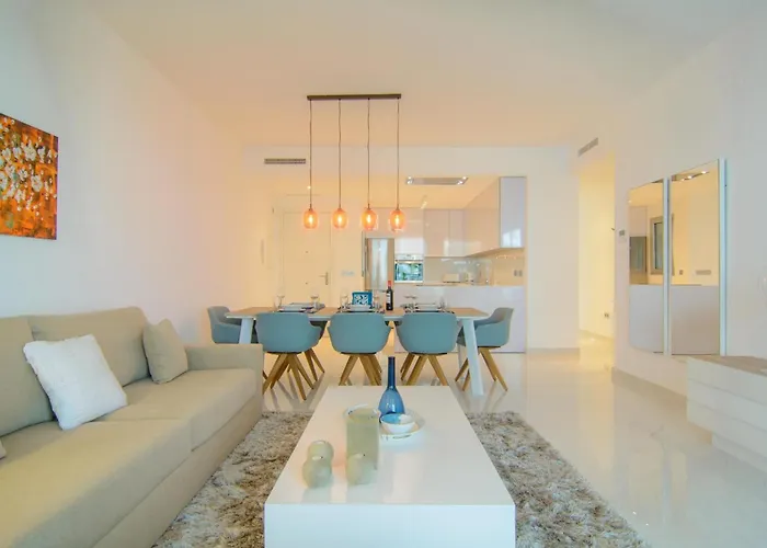 Brand New In Belaire, Pools, Garden アパート *