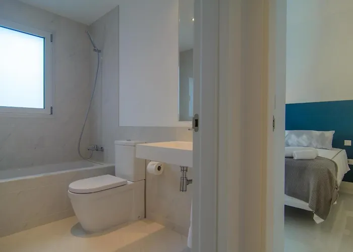 アパート Brand New In Belaire, Pools, Garden *