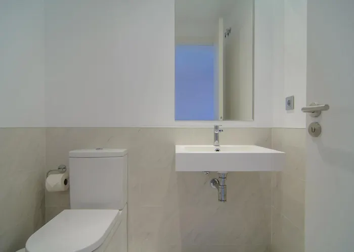 アパート Brand New In Belaire, Pools, Garden *