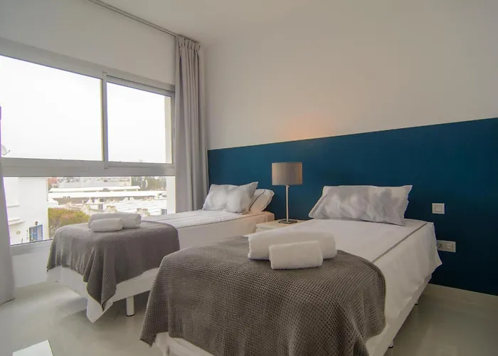 Brand New In Belaire, Pools, Garden アパート エステポナ