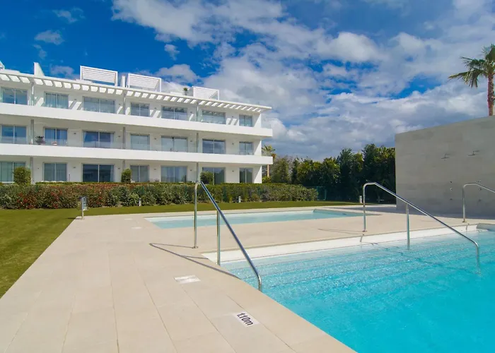 アパート Brand New In Belaire, Pools, Garden エステポナ