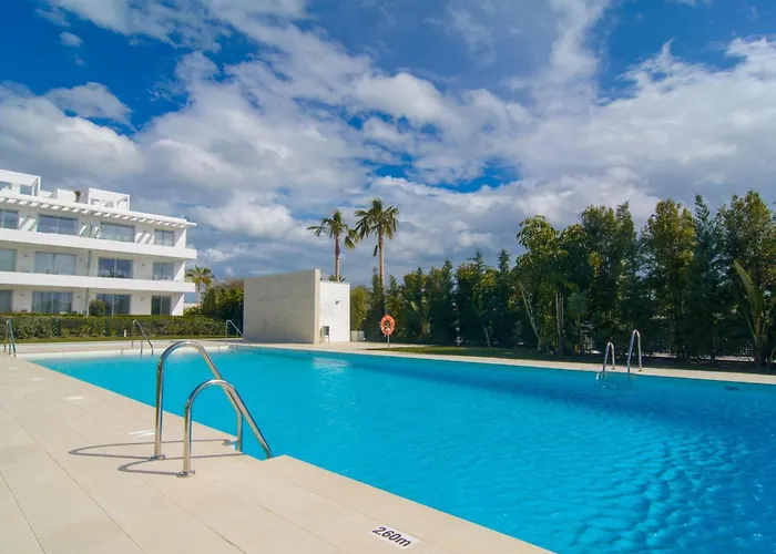 Brand New In Belaire, Pools, Garden アパート *