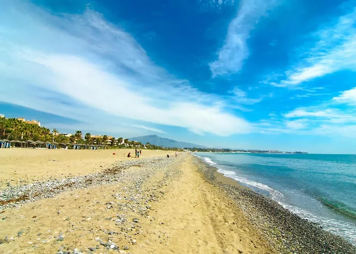 Brand New In Belaire, Pools, Garden エステポナ