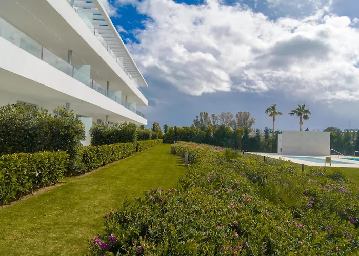 アパート Brand New In Belaire, Pools, Garden