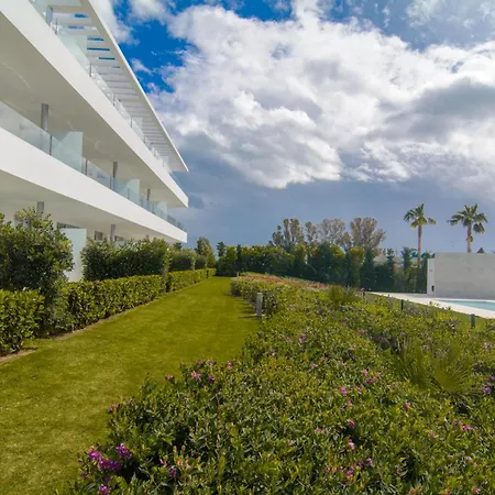 Apartamento Brand New In Belaire, Pools, Garden